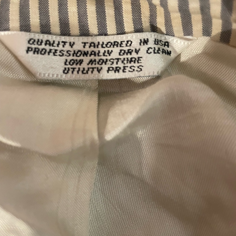 J Press Classic men’s blue/ white seersucker sportcoat - just needs a press! - Picture 5 of 8